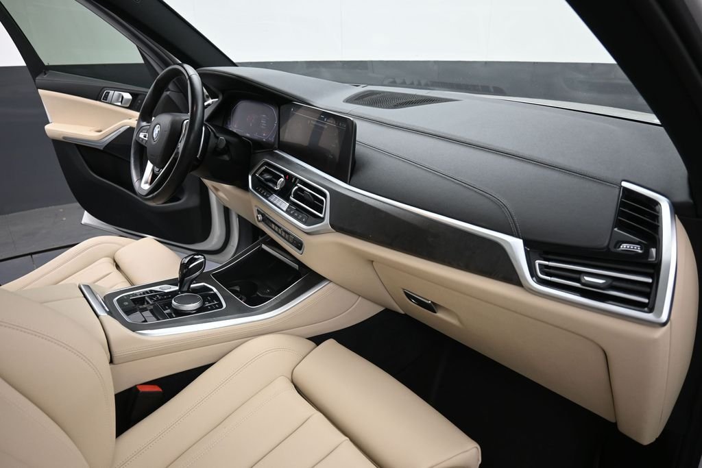 Used 2022 White BMW xDrive40i image 24