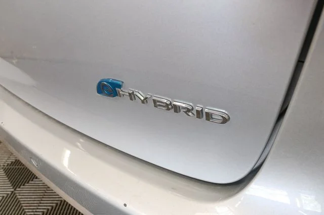 Used 2023 Silver Chrysler Touring L image 10