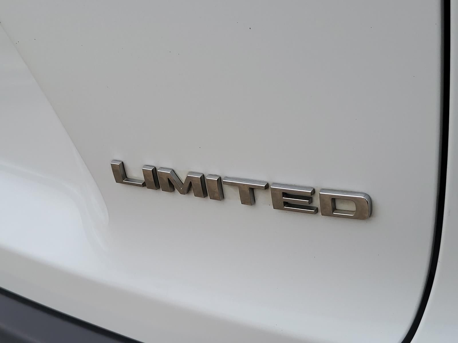 Used 2019 Bright White Clearcoat Jeep Limited image 5