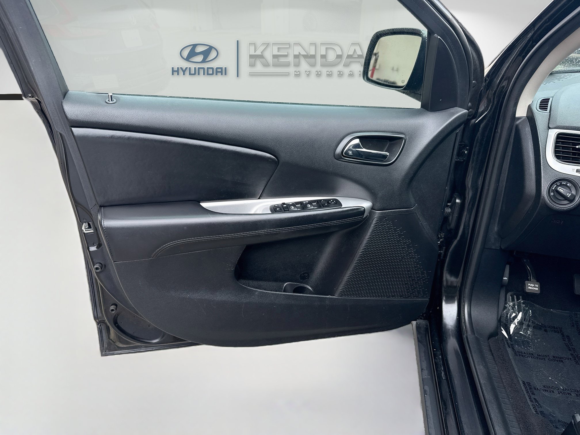 Used 2019 Pitch Black Clearcoat Dodge SE image 16