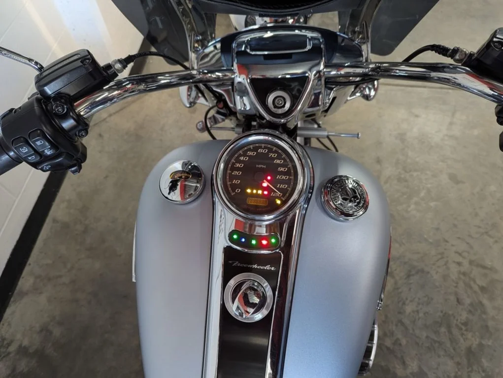 Certified Used 2020 Barracuda Silver Denim Harley-Davidson® FLRT - Freewheeler image 10