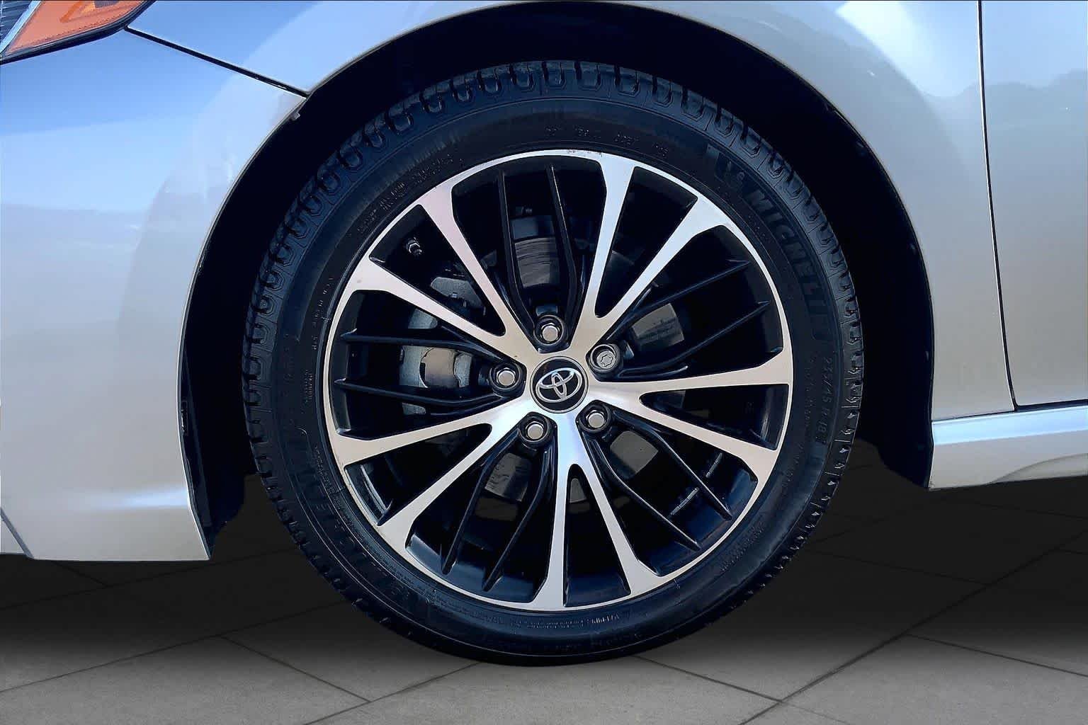 Used 2019 Celestial Silver Metallic Toyota SE image 11