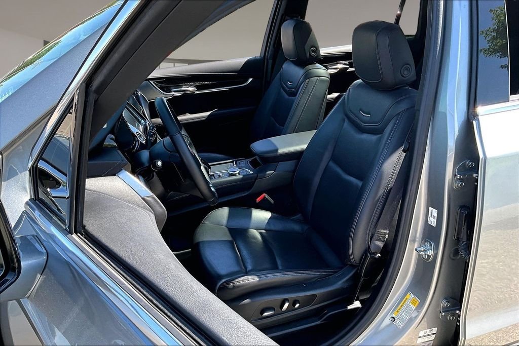 Used 2025 Silver Cadillac Premium Luxury image 27