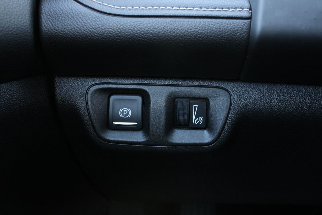 Used 2019 Silver GMC Denali image 11