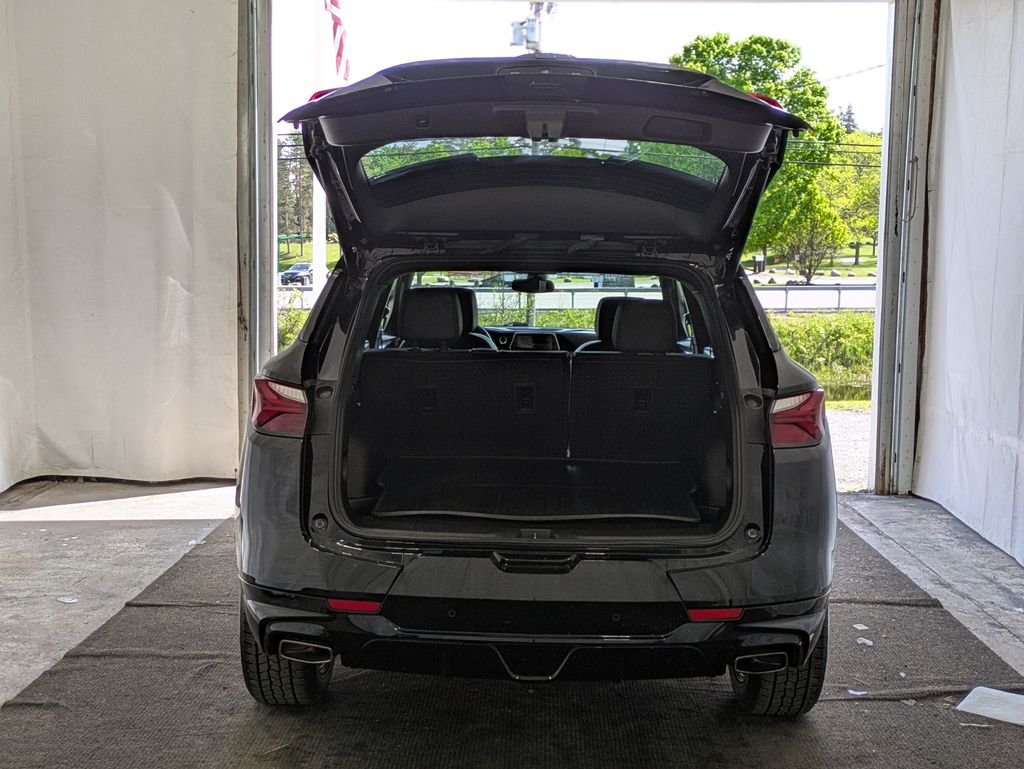Used 2022 Black Chevrolet RS image 32