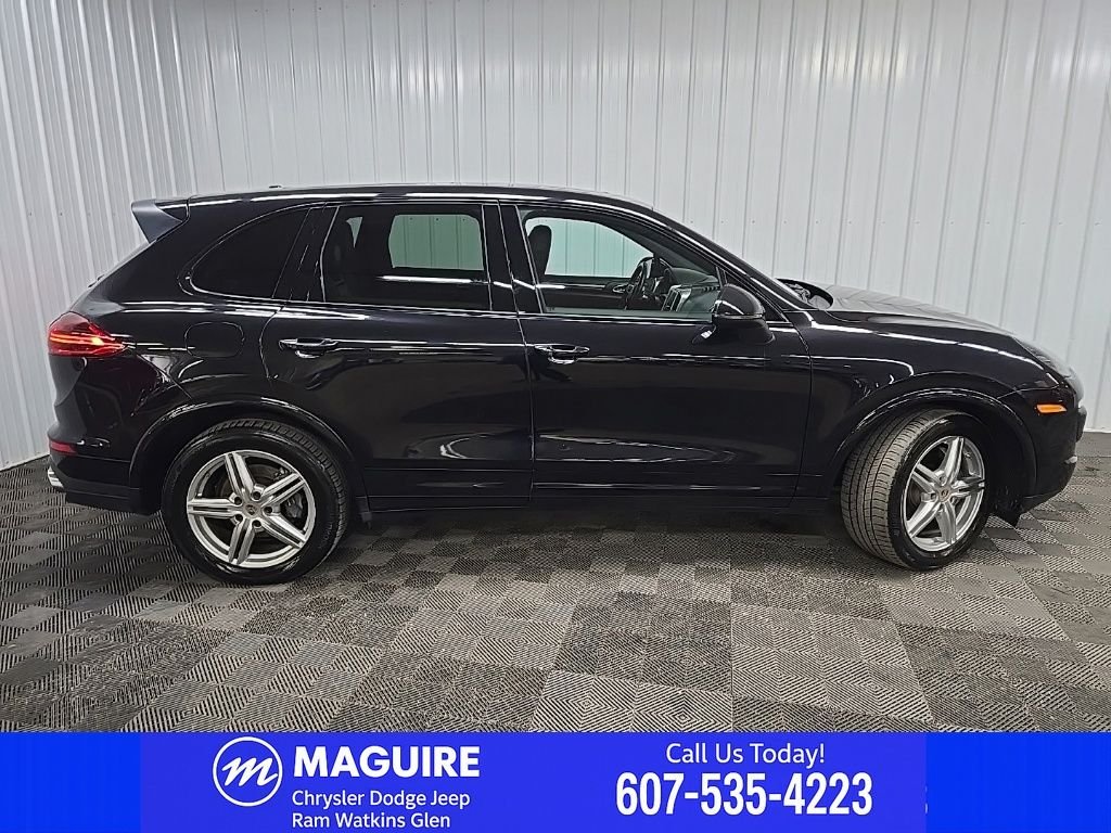 Used 2017 Moonlight Blue Metallic Porsche Base image 2