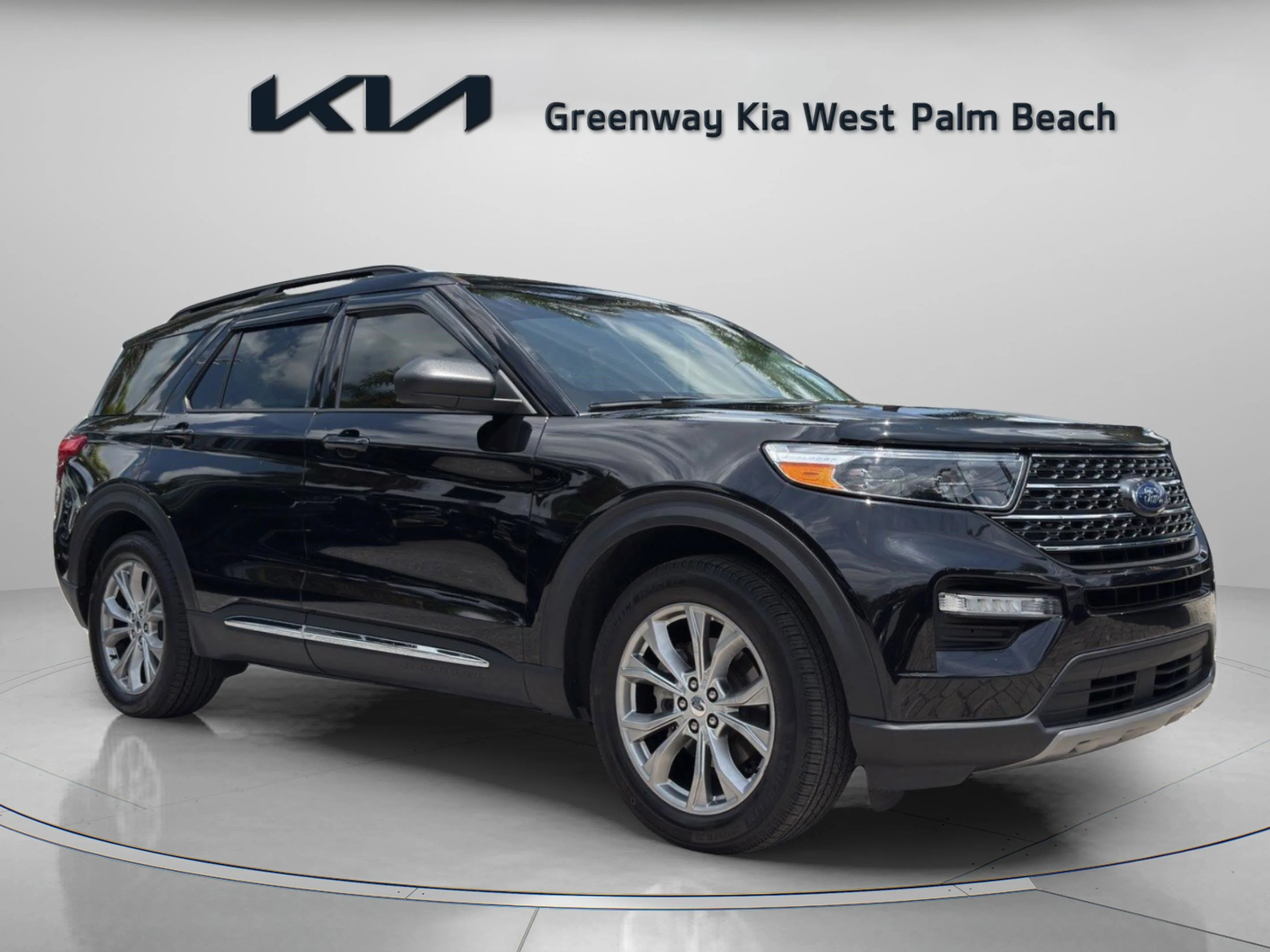 2023 Ford Explorer XLT RWD's photo