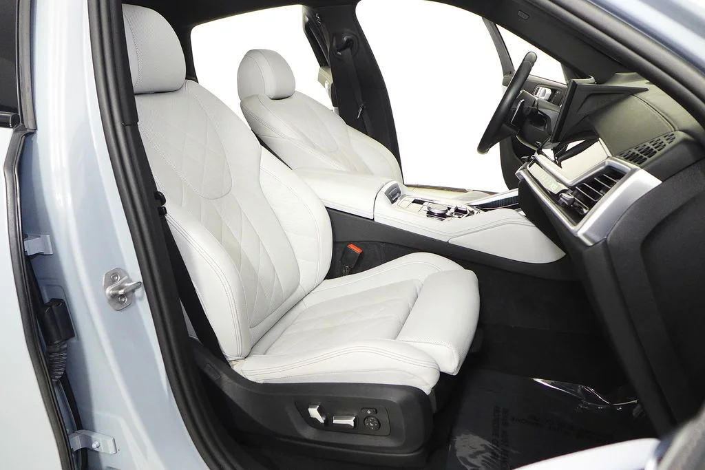 Used 2024 Gray BMW xDrive40i image 18
