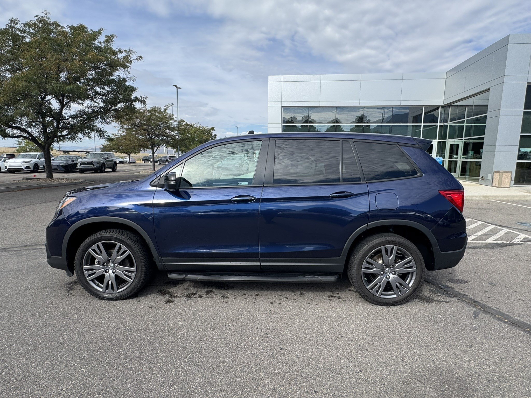 Used 2021 Obsidian Blue Pearl Honda EX-L image 3