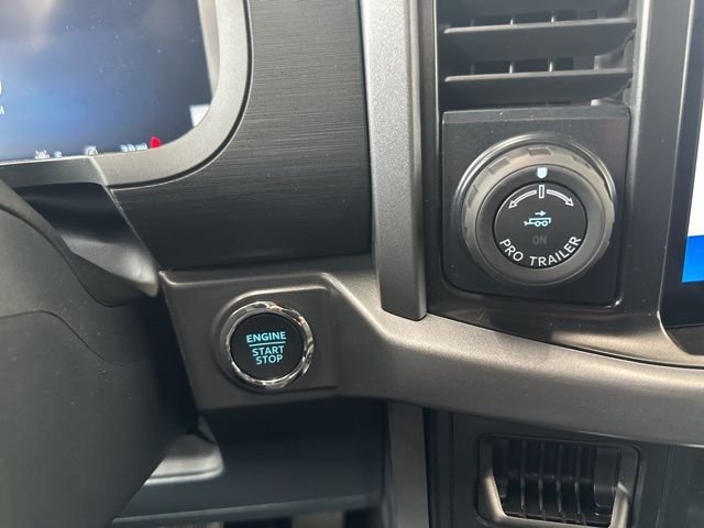 New 2026 Oxford White Ford XLT image 30