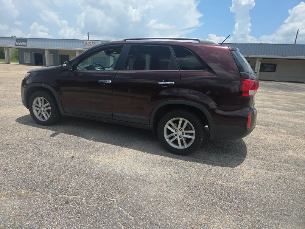 Used 2015 Red Kia LX image 9