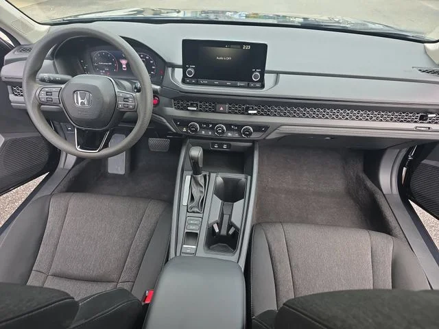 Used 2025 Gray Honda SE image 10