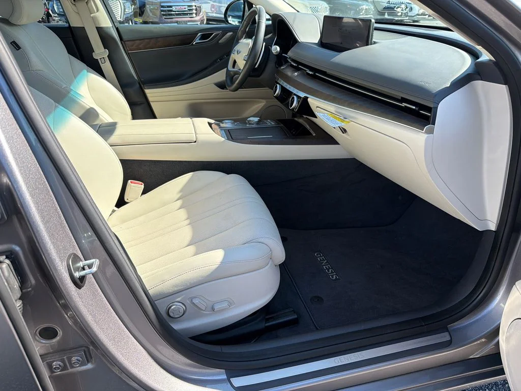 Used 2023 Silver Genesis 2.5T image 13