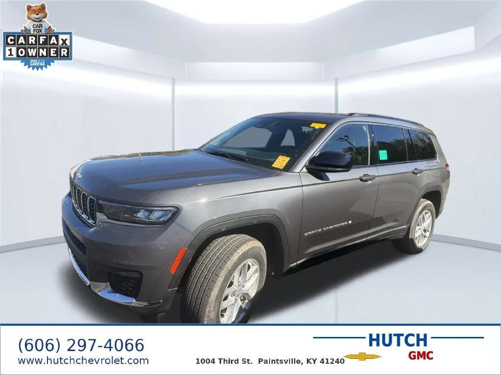 Used 2025 Gray Jeep Laredo image 2