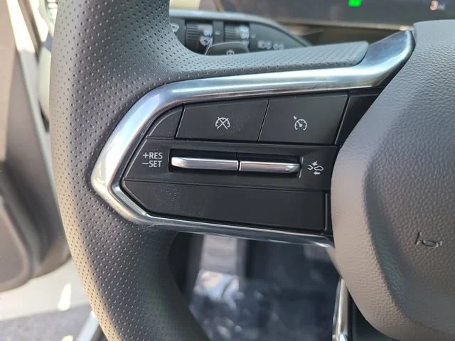 New 2025 Summit White Chevrolet LT image 27