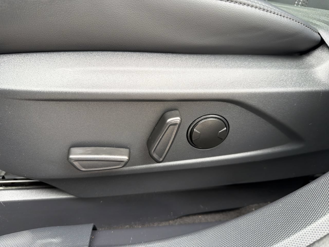 Certified Used 2024 Vapor Blue Ford Select image 18
