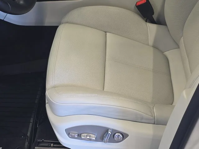Used 2024 White Porsche  image 31