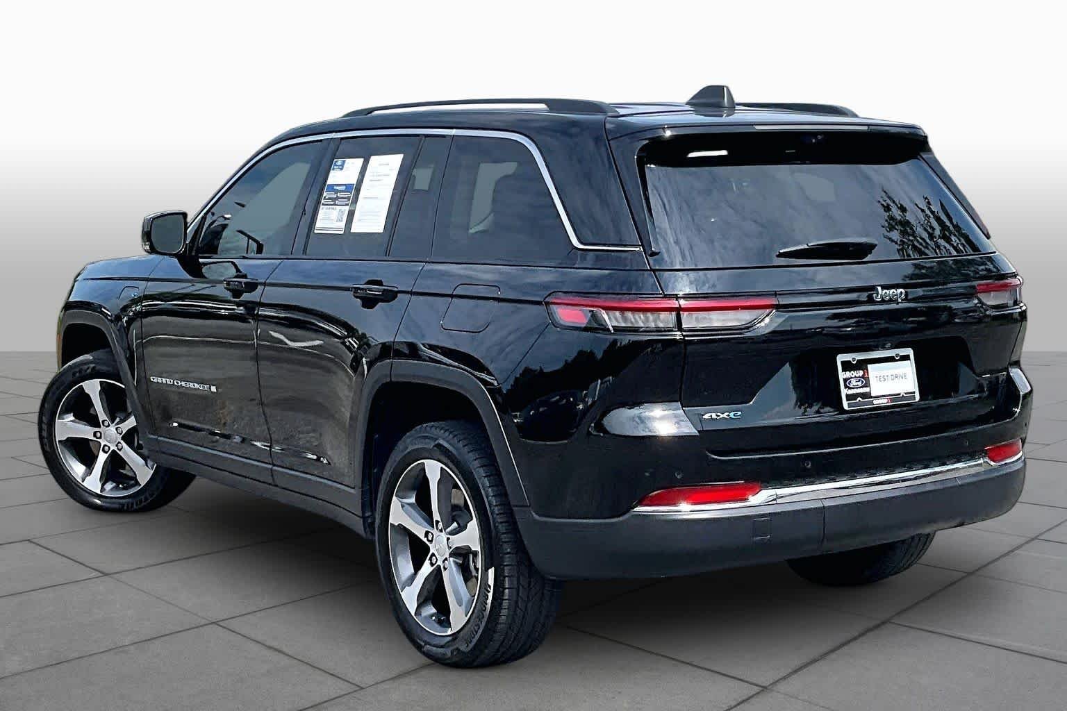 Used 2022 Diamond Black Crystal Pearlcoat Jeep  image 12