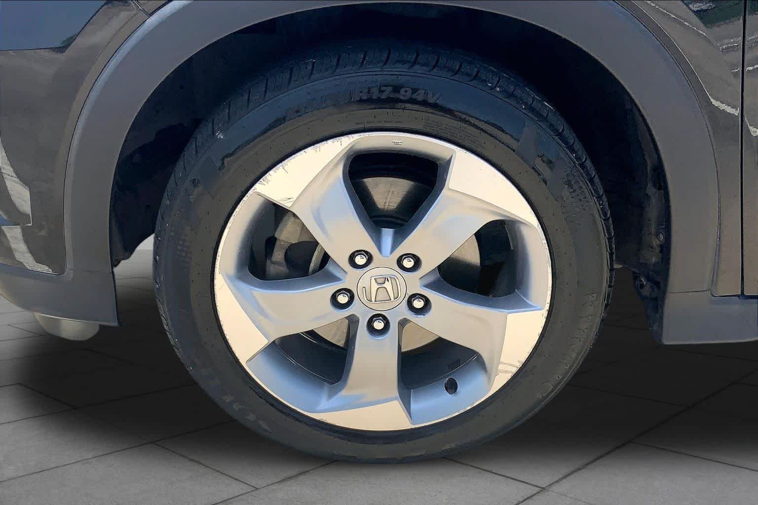 Used 2018 Crystal Black Pearl Honda LX image 10