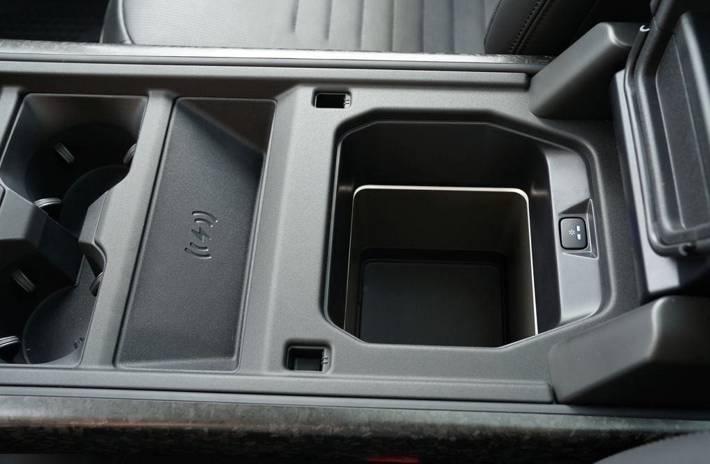 Used 2026 Gray Land Rover OCTA image 33