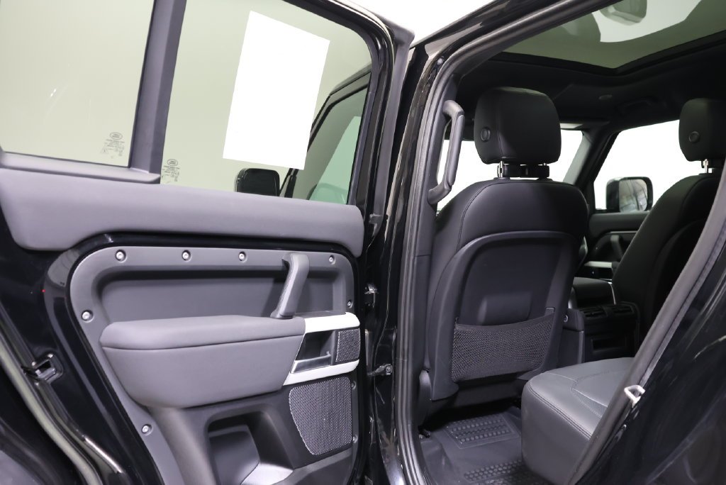 Used 2023 Santorini Black Metallic Land Rover S image 34