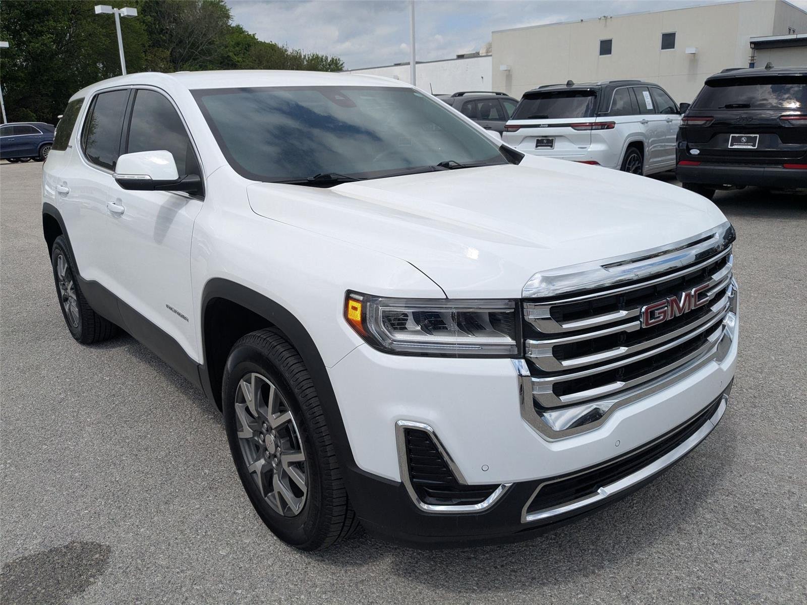 Used 2023 Summit White GMC SLE image 3