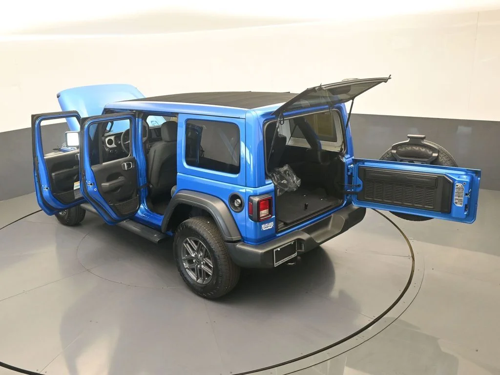 Used 2025 Hydro Blue Pearl Coat Jeep Sport S image 60