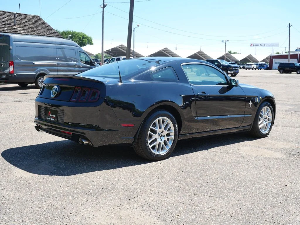 Used 2014 Black Ford V6 Premium image 6