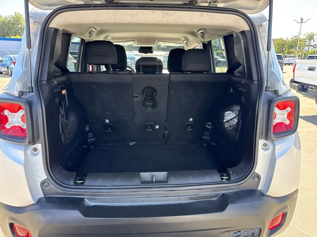 Used 2020 Silver Jeep Latitude image 17