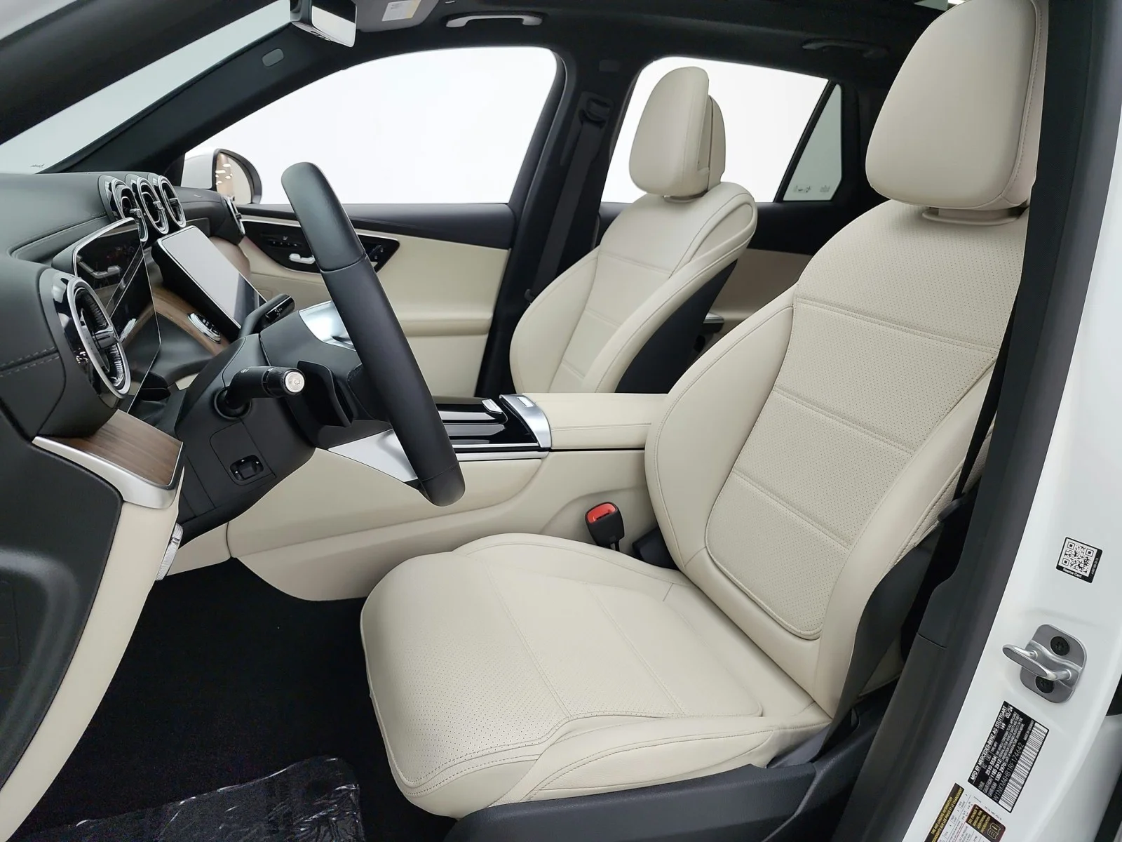 Certified Used 2024 Polar White Mercedes-Benz GLC 300 4MATIC® SUV image 13