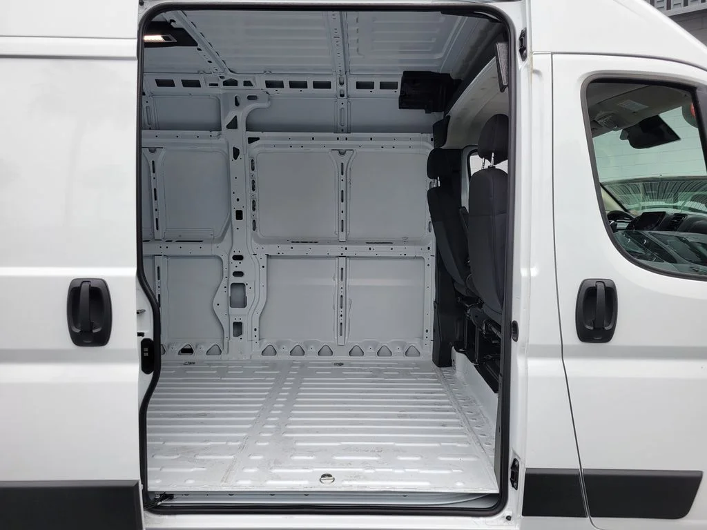 New 2026 Bright White Clear-Coat Exterior Paint RAM High Roof image 15