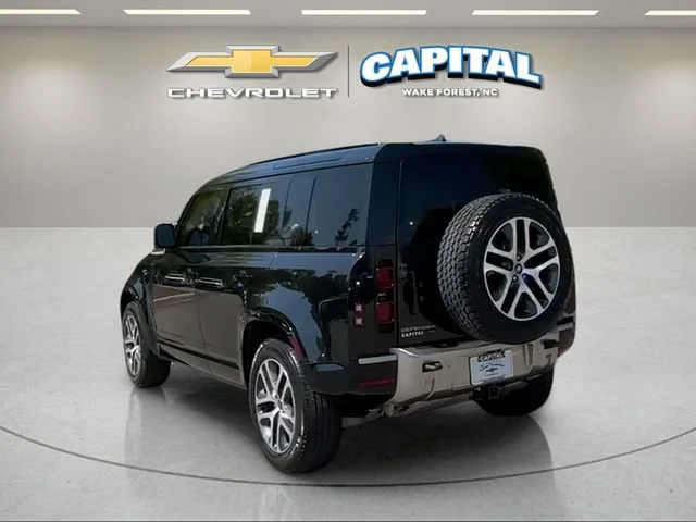 Used 2022 Black Land Rover 110 SE image 3