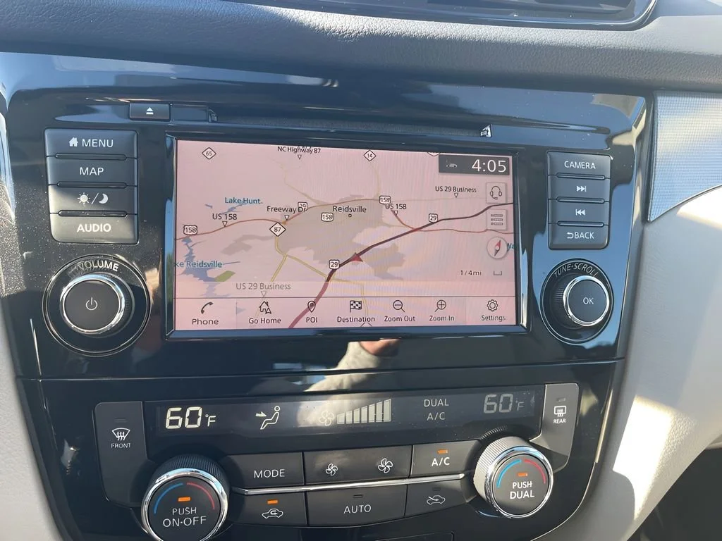 Used 2020 Blue Nissan SL image 27
