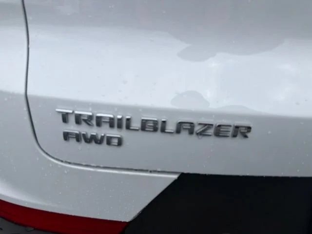 New 2026 Summit White Chevrolet LT image 18