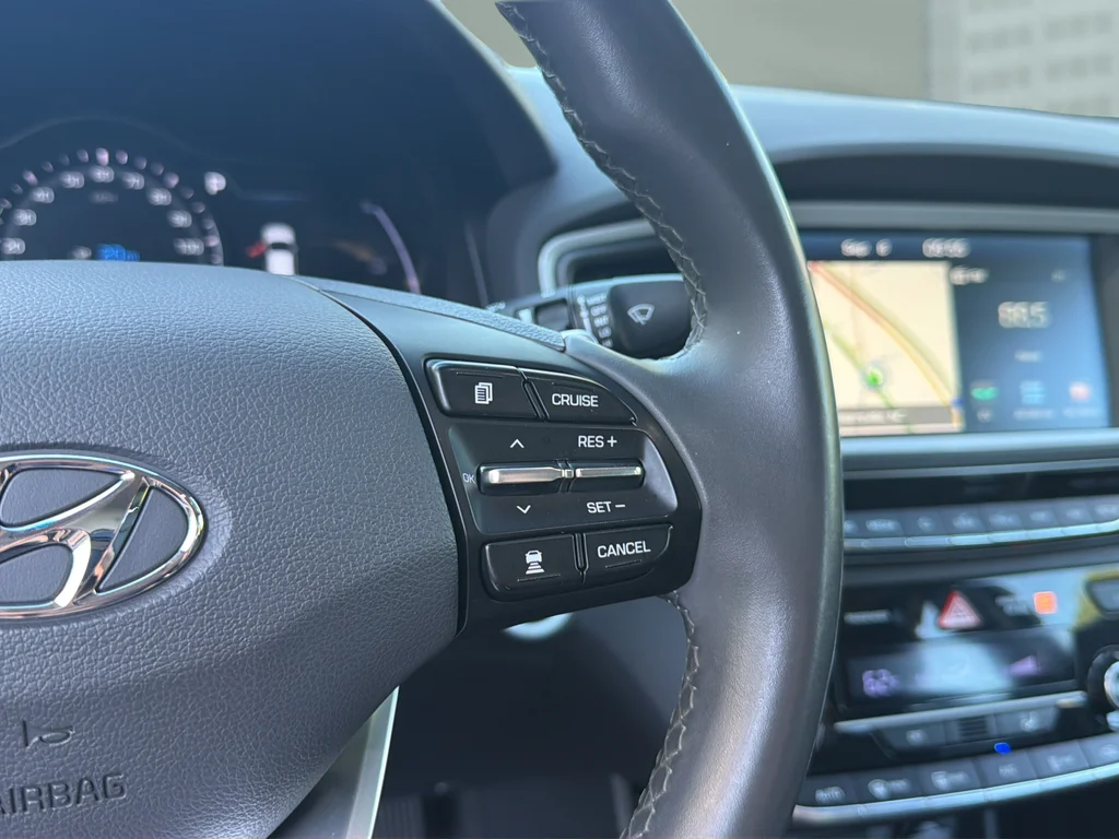 Used 2019 Ceramic White Hyundai Limited image 23
