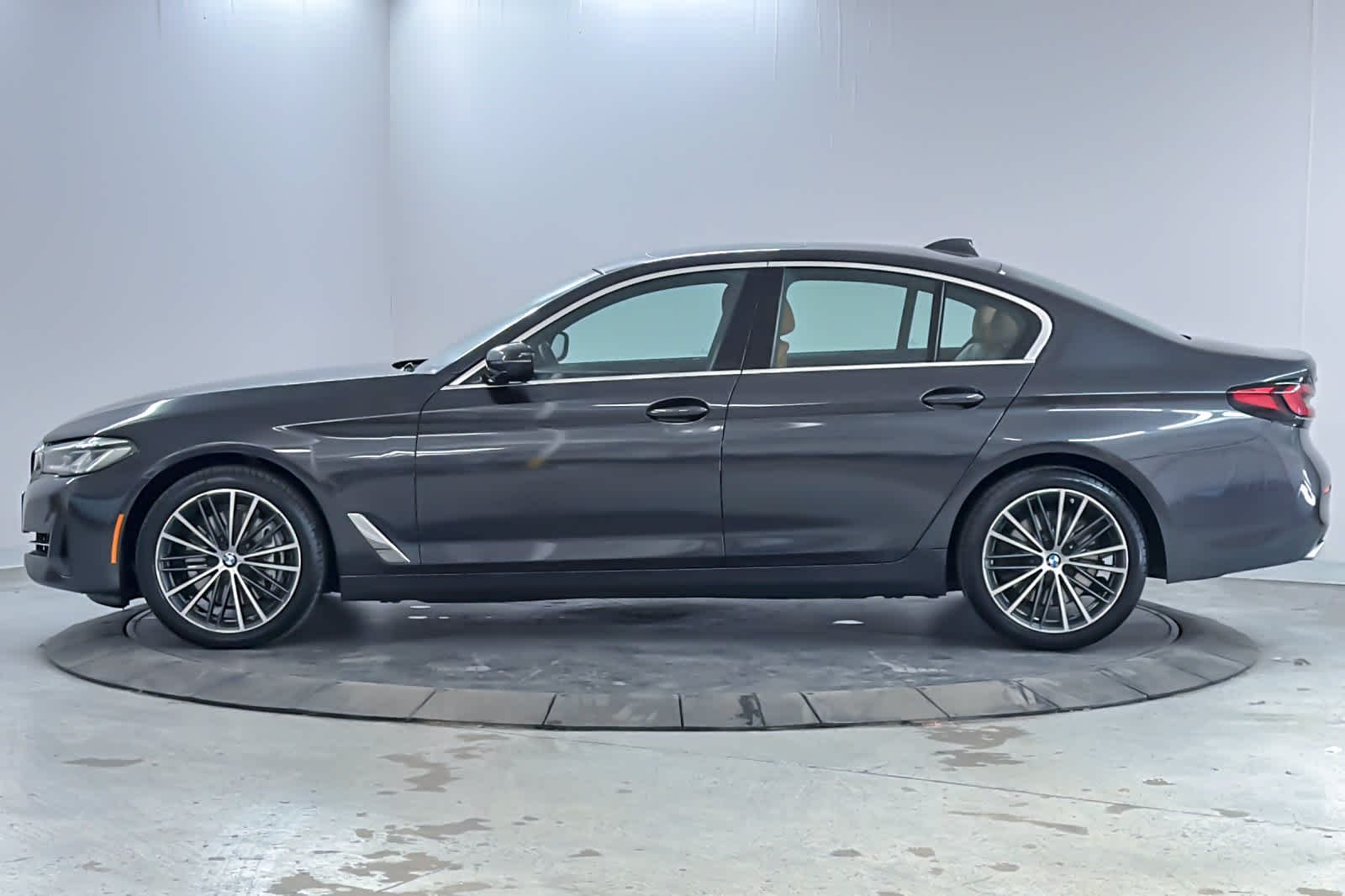 Used 2023 Dark Graphite Metallic BMW 540i xDrive image 5
