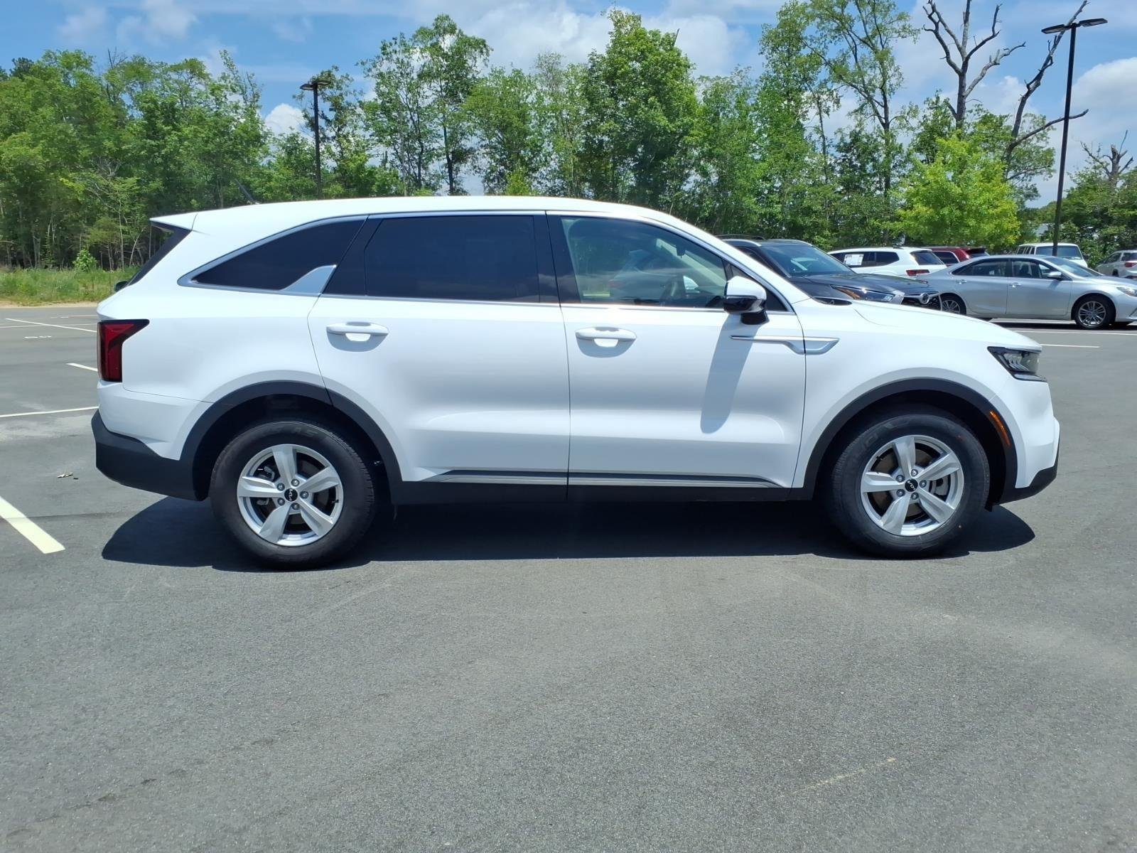 Used 2023 Glacial White Pearl Kia LX image 9