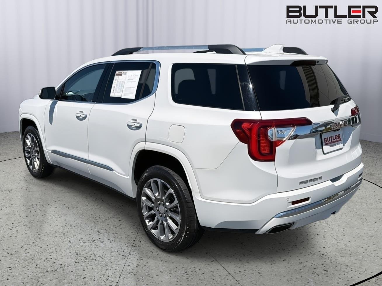 Used 2023 White Frost Tricoat GMC Denali image 4