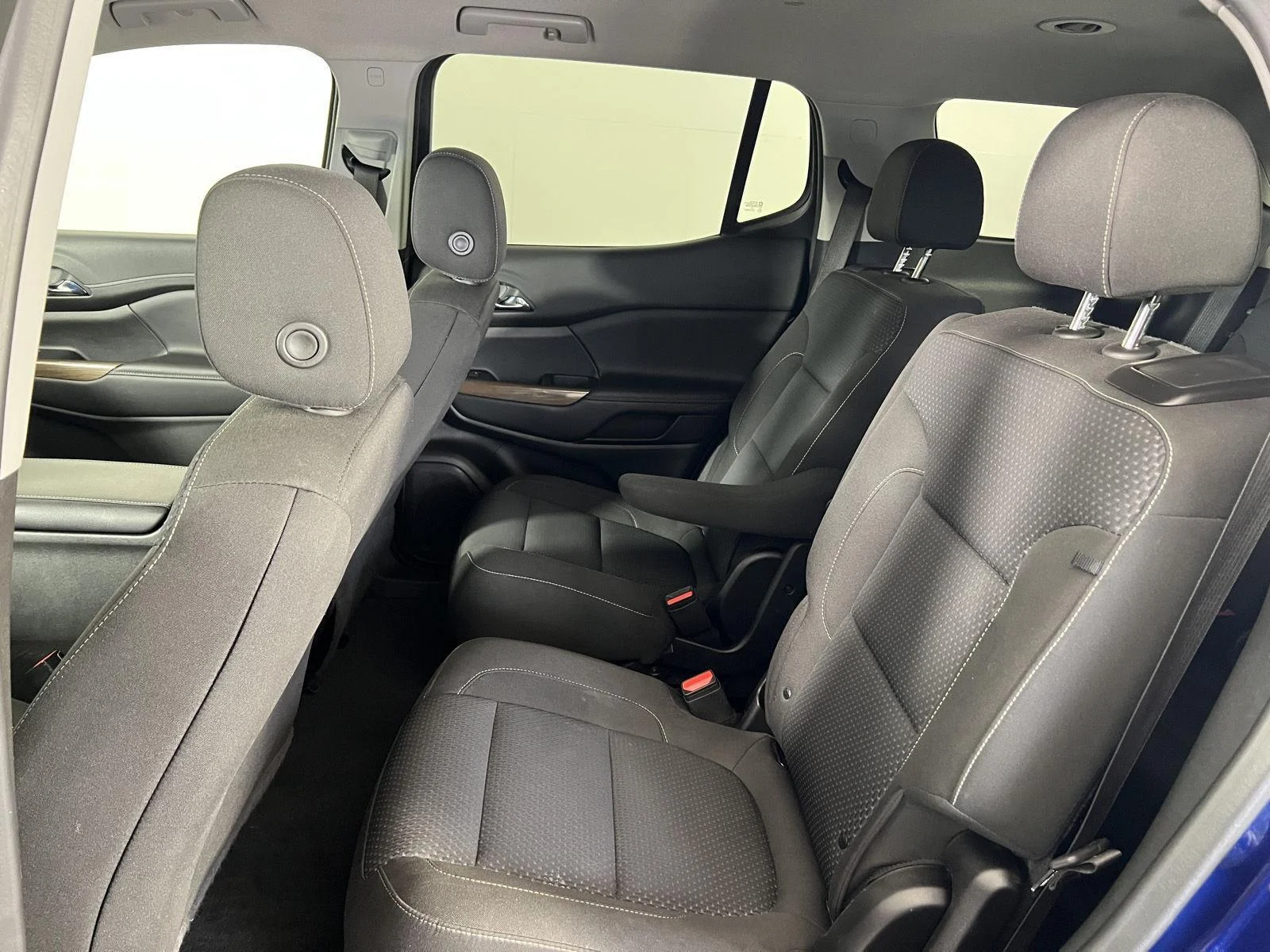 Used 2023 Ultra Blue Metallic GMC SLE image 18