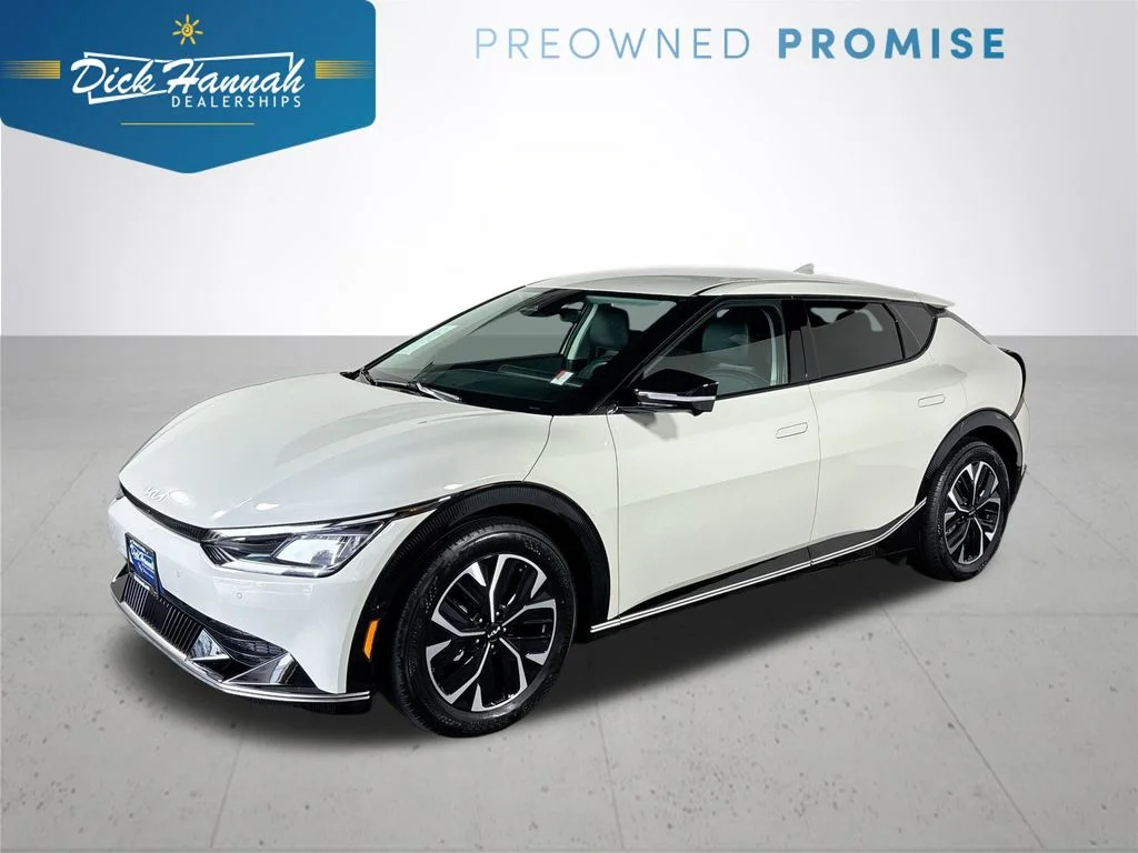 Used 2022 White Kia Wind image 1