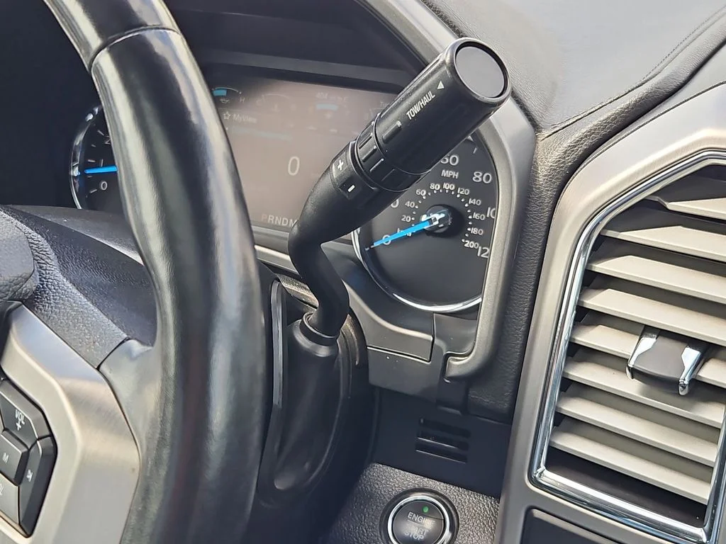 Used 2017 White Ford Platinum image 20