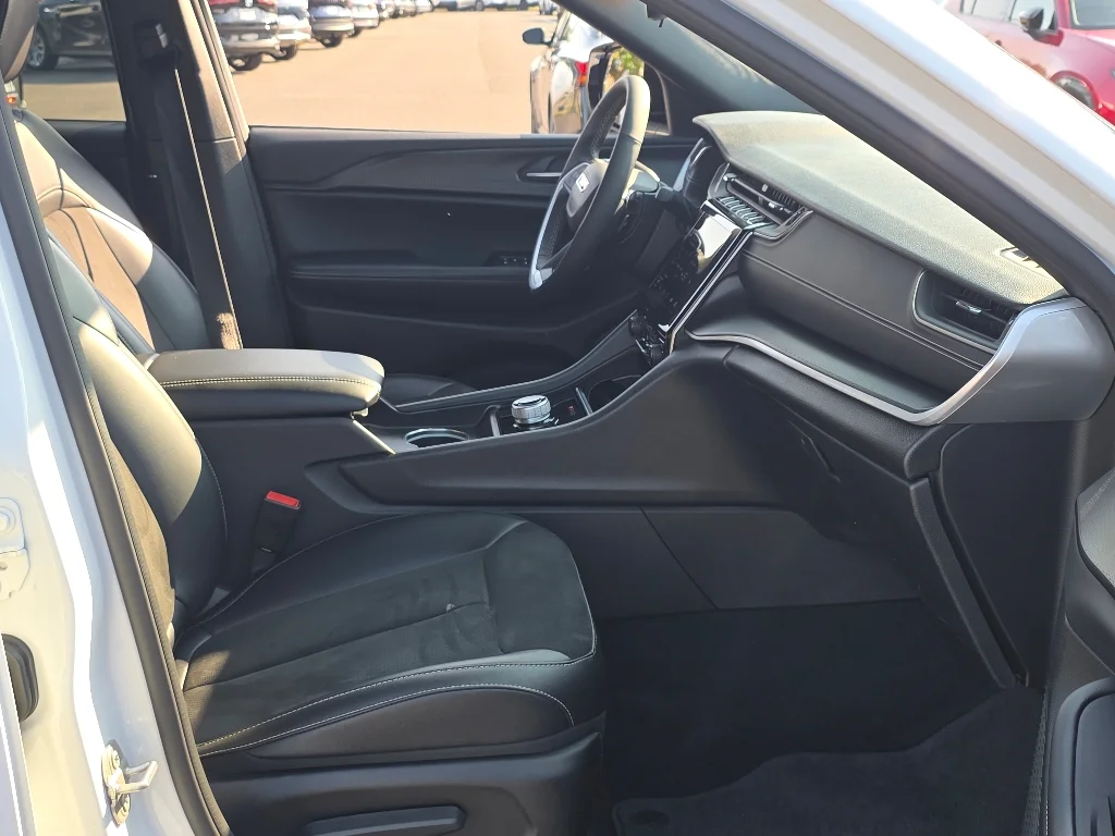 Used 2024 Bright White Clear Coat Jeep Altitude X image 22