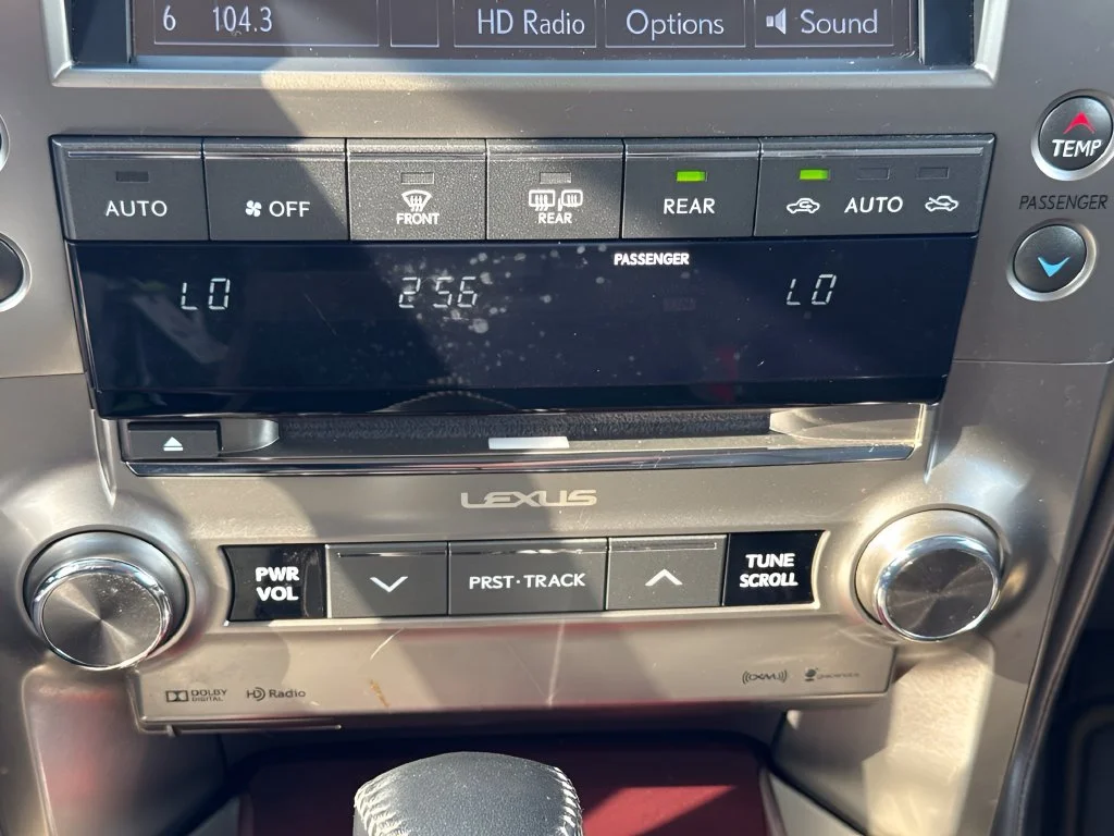 Used 2019 White Lexus 460 image 19