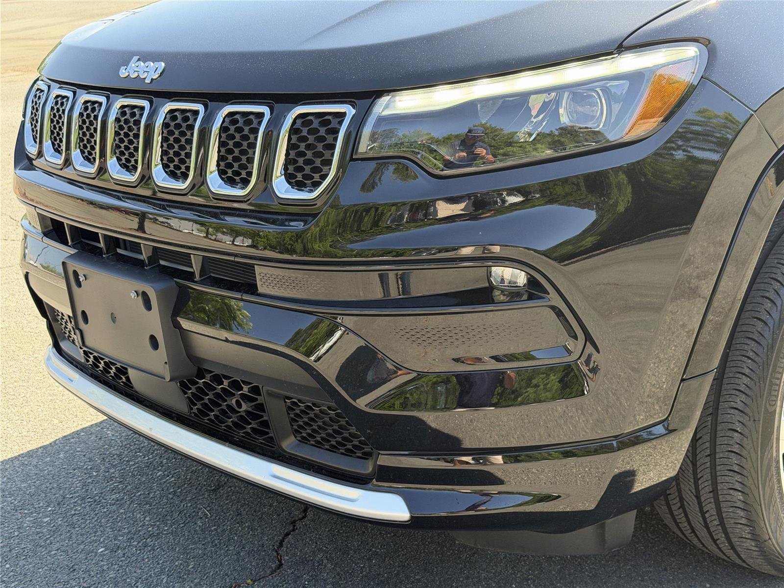 Used 2023 Diamond Black Crystal Pearlcoat Jeep Limited image 33