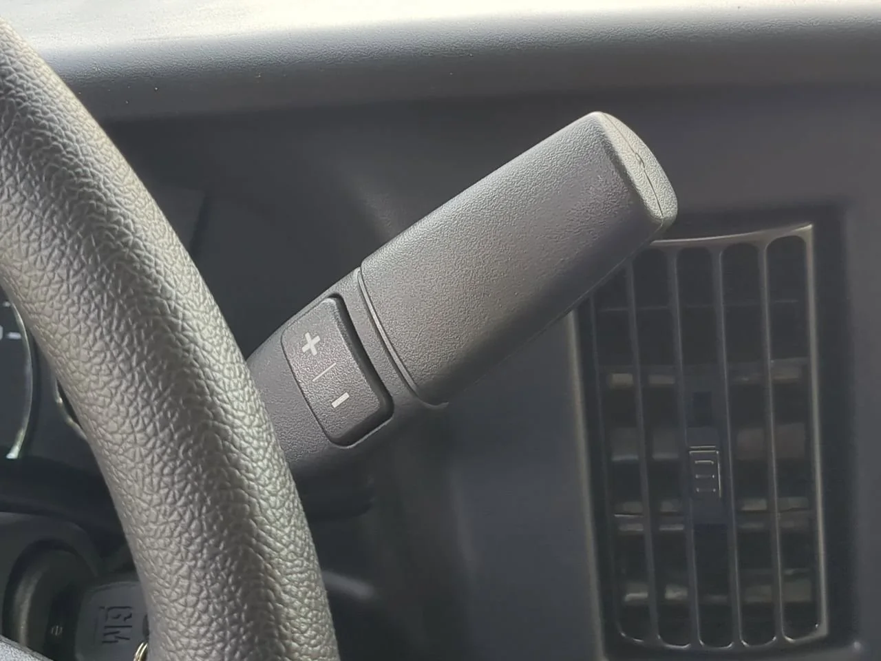 New 2025 Summit White GMC Work Van image 15
