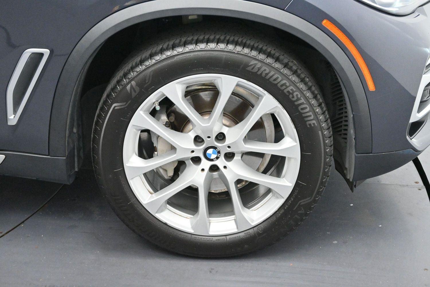 Used 2019 Arctic Gray Metallic BMW xDrive40i image 41