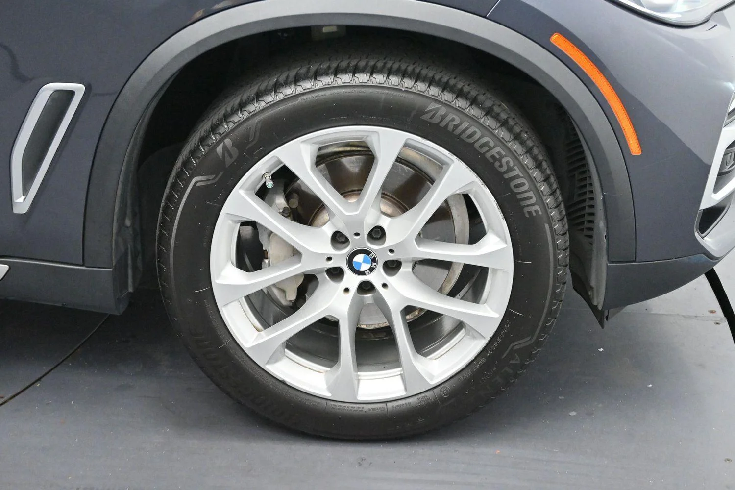 Used 2019 Arctic Gray Metallic BMW xDrive40i image 41