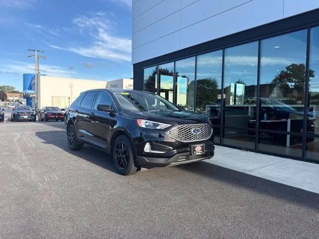 Used 2024 Black Ford SEL image 1