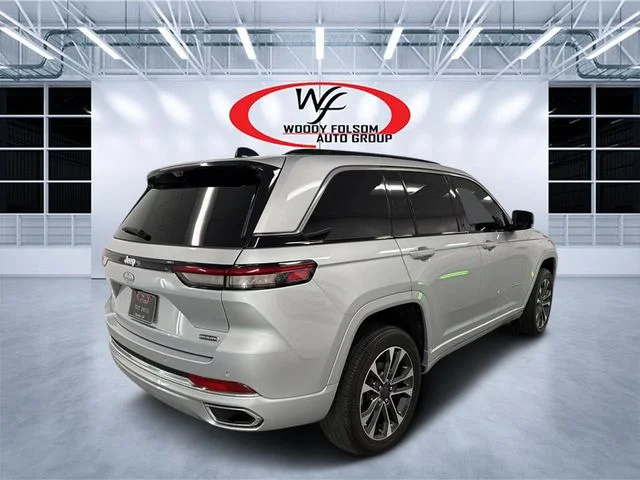 Used 2025 Silver Jeep Overland image 4