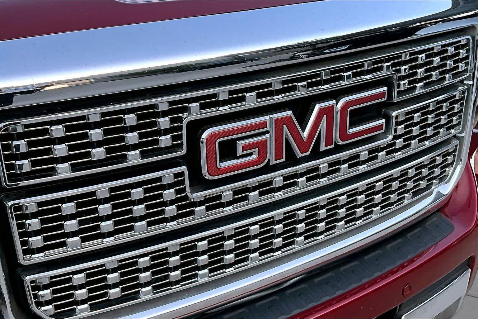 Used 2019 Red Quartz Tintcoat GMC Denali image 32